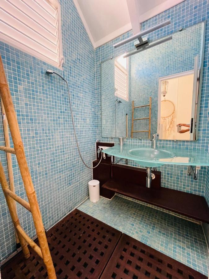 Blue Lagoon, Cottage Les Pieds Dans L Eau Terre-De-Haut Exterior photo